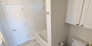 Room in 3 Bedroom Home at Phillips St Gallery 28