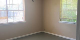 Single Family 4 BR 3.5 BA 0.7 Acres Water Front Gallery 33