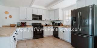 Huge 3 Bed 2 Bath Home With Spectacular City Views! Gallery 4