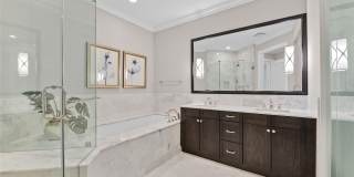 5000 Royal Court Gallery 13