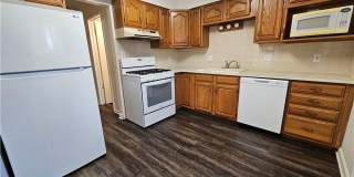 2bd/1bth Duplex in Kent with detached garage Gallery 8