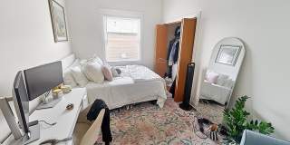 4 Bedroom, 3 Bathroom Impressive Lincoln Park Duplex Gallery 36