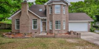 Spacious 3BR Retreat with Soaring Ceilings  Screened Porch Gallery 1