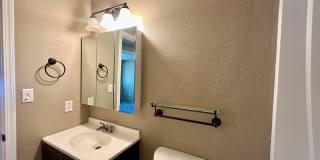 Pet-Friendly 4 Bedroom Home with Fenced Yard & Air Conditioning Gallery 24