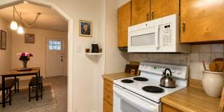 Charming Downtown Historic Fully Furnished Rental Gallery 7