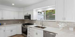 *Limited Move In Special for April Lease Start Date- $750 Off First Month's Rent! *OCEAN VIEWS! Renovated 2 Bed, 2.5 Bath Townhome in San Clemente! Gallery 11