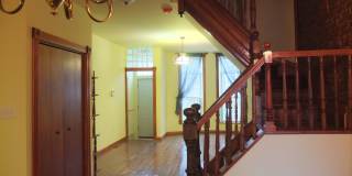 Beautiful Renovated Four bedroom Townhome Gallery 33