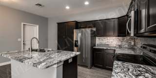 DON'T MISS THIS THREE BEDROOM TOWNHOUSE IN A PRIME LOCATION Gallery 12