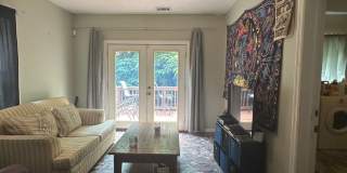 Large 4 Bedroom, 3 bathroom house near Downtown Gallery 28