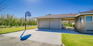 Charming Farmhouse Retreat in Northwest Bakersfield! Gallery 24