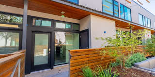 Beautiful 1 bedroom, 1.5 bathroom home in Central East Austin! Gallery 1