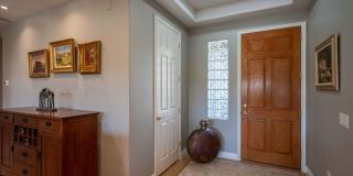 Beautiful 5 Bedroom Home- One Level and Private Pool Gallery 4