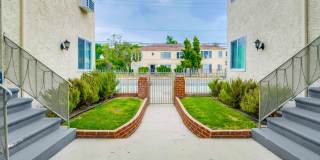 Classic Courtyard Building on Venice Blvd – Secure, Convenient, Pet-Friendly Gallery 7