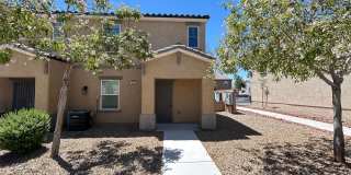 Cozy 2-Bedroom 2-Bathroom Townhouse in Gated Community! Gallery 1