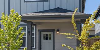 RENT SPECIAL: $750 Off First Full Month's Rent With One Year Lease! ~ Mulberry 1871 Gallery 1