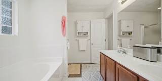 LARGE 4 BEDROOM HOME NEAR MILITARY BASE AND BAY Gallery 20