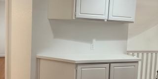 Stunning 3 Bed 3 Bath Duplex in Placentia with Open Floor Plan and Vaulted Ceilings. Gallery 42