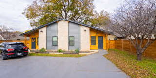 Modern Elegance in Vibrant East Austin: Chic Duplex with Stylish Upgrades, Private Oasis, Prime Location! Gallery 1