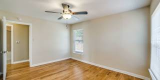 CHARMING MID-CENTURY HOME IN DELLVIEW Gallery 16