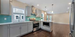 161 4th St Gallery 8