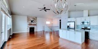 Luxurious and spacious 3 bed home in Manette Gallery 13