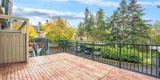 Redmond Condo with 2 Parking Spaces Included Gallery 1