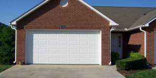 2 bath, 2 car garage townhouse w/ bonus room and fenced yard 2 bath, 2 car garage townhouse w/ bonus room and fenced yard Gallery 1