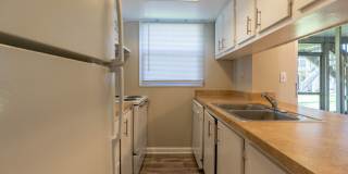 Creekwood Apartments Gallery 9