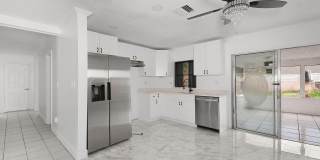 325 NW Rebecca Avenue Gallery 7