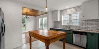 Beautifully Updated 2/2 Cottage - Available now! Gallery 11