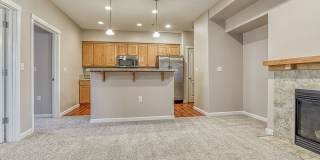 Beautiful Ground Level 1+br Condo ** Water/Sewer/Garbage Included ** Gallery 3