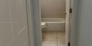 2607 NE 8th Ave Gallery 9