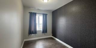 Luxurious, Galewood Penthouse Condo 3BR/2BA Gallery 8