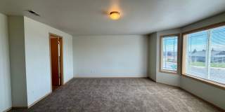 Spacious 4 Bedroom, 2.5 Bath w/3 Car Garage! Spacious 4 Bedroom, 2.5 Bath w/3 Car Garage! Gallery 21