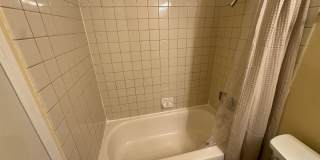 Updated 2 Bed / 1 Bath Condo in Lakeside Gallery 18