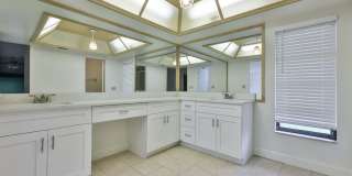 3 Beds 2 Baths Home with Jacuzzi & 2-Car Garage in Clearwater! Gallery 27