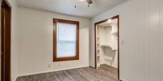 217 E Daws Street Gallery 10