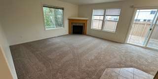 Spacious 2 bed/2.5 bath with bonus room townhome off Road 68 Gallery 4