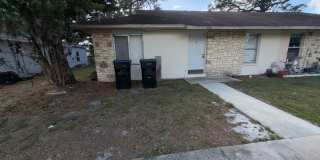 Cozy 2 Bed 2 Bath hlaf Duplex Gallery 1