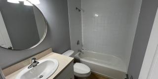 Amazing upstairs unit available, centrally located in Sarasota's best area. Gallery 6