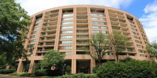 Classy 1/1 Convenience in Crystal City! Classy 1/1 Convenience in Crystal City! Gallery 1