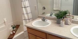 Townhome -2 bed 2.5 bath + bonus area Gallery 37