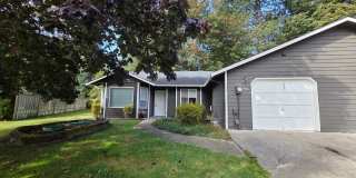 Three-Bedroom Duplex in Port Orchard! New Carpet & Paint! Available Now! Gallery 1