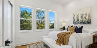 1529 ISHERWOOD Street NE Gallery 19