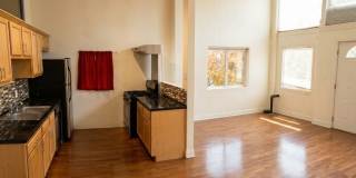 2405 Sarah Street Gallery 1