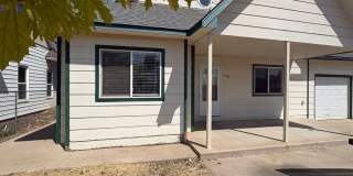 Fully Renovated 3 Bed 2.5 Bath Townhome w/ 1 Car Garage & Yard! Gallery 1
