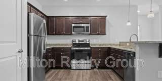 250 Grove Circle Gallery 3