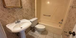 SPACIOUS COZY TOWNHOME IN GATED COMMUNITY Gallery 20