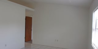 Adorable 3 Bedroom Home with Large Lanai Gallery 10
