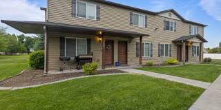 DARLING 2 Bed 1.5 Bath Townhome in Rexburg with Internet Included! Gallery 1